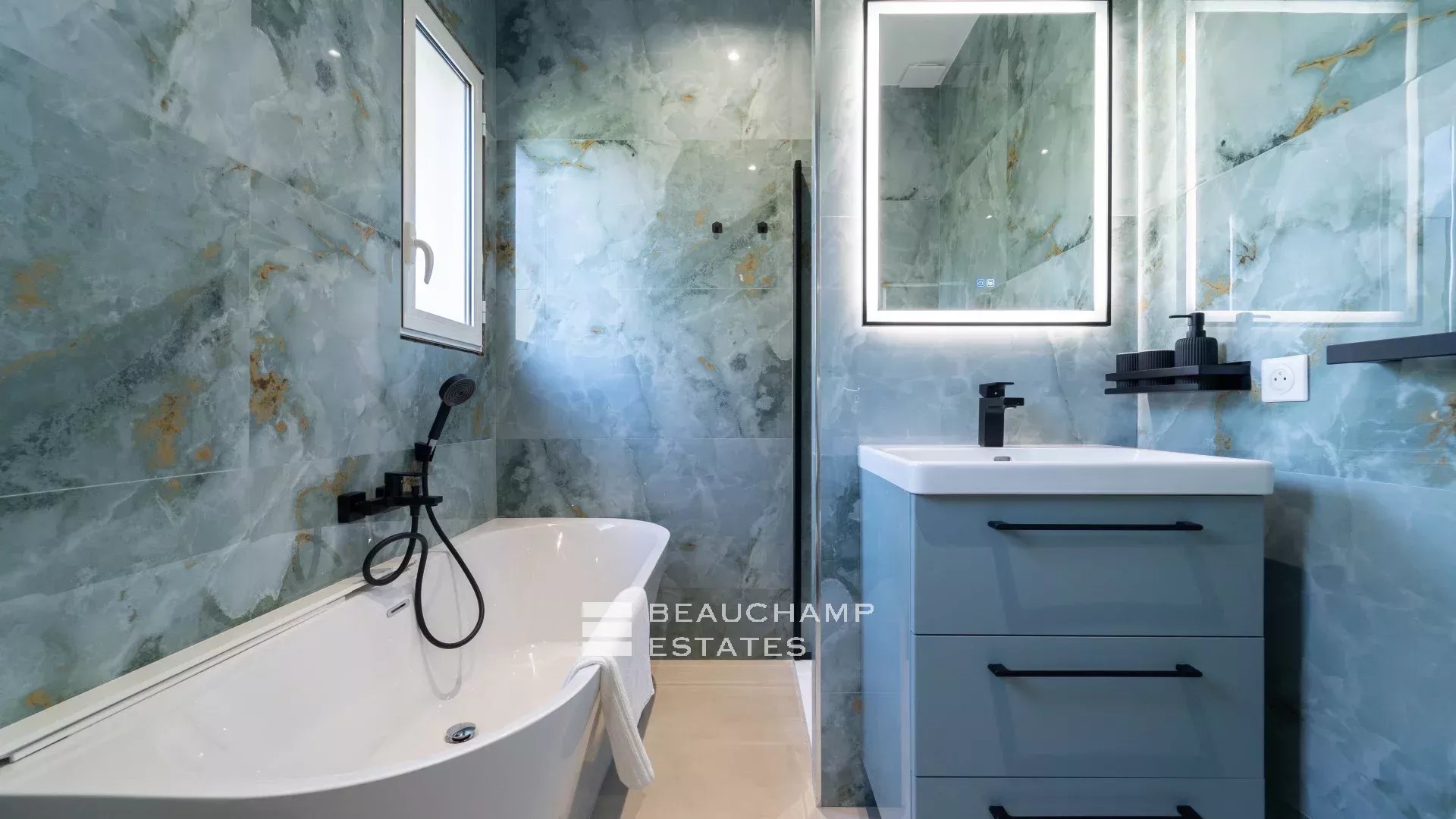 Lovely renovated 5-bedroom villa in the heart of Cannes Lovely renovated 5-bedroom villa in the heart of Cannes