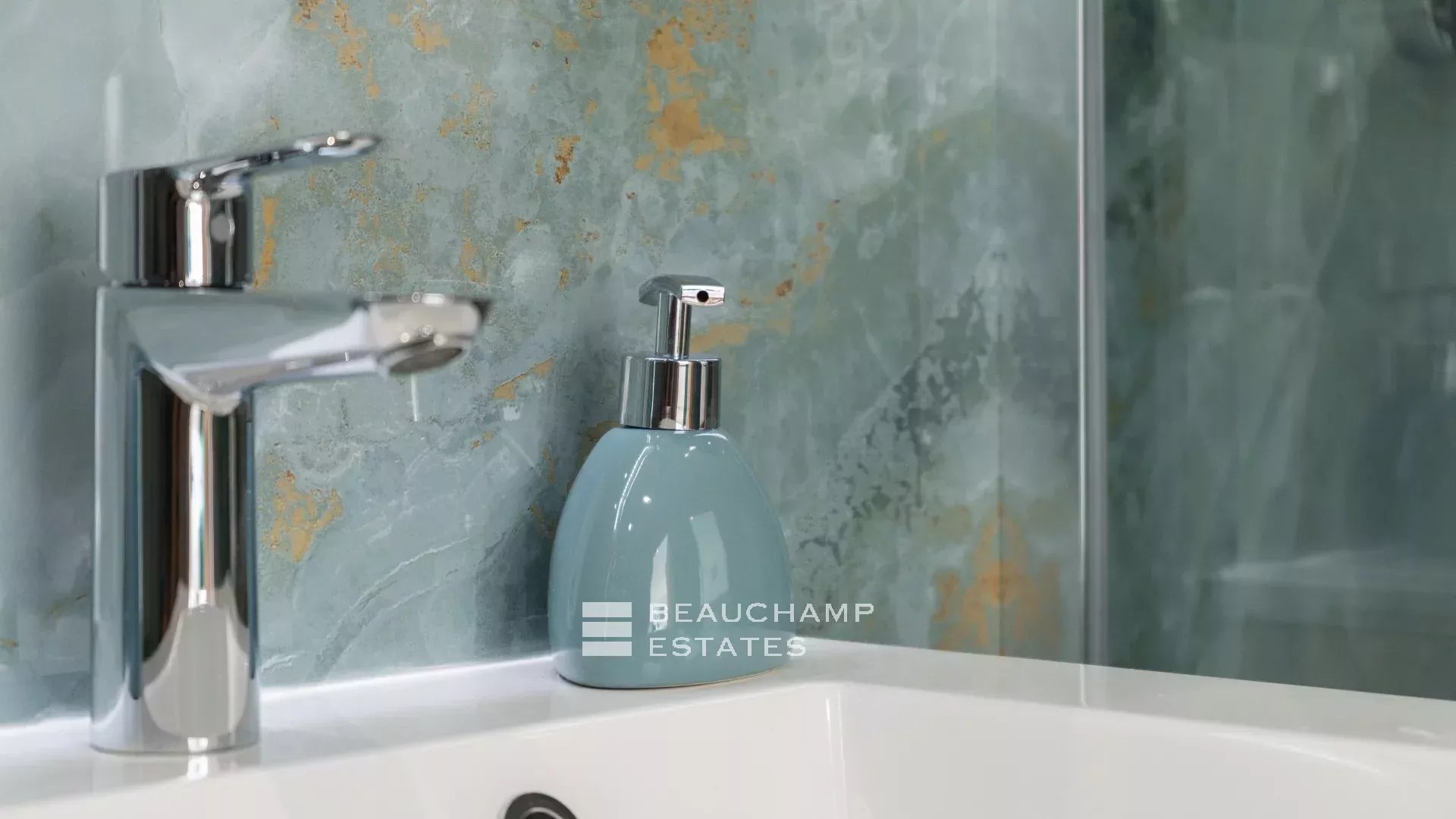 Lovely renovated 5-bedroom villa in the heart of Cannes Lovely renovated 5-bedroom villa in the heart of Cannes