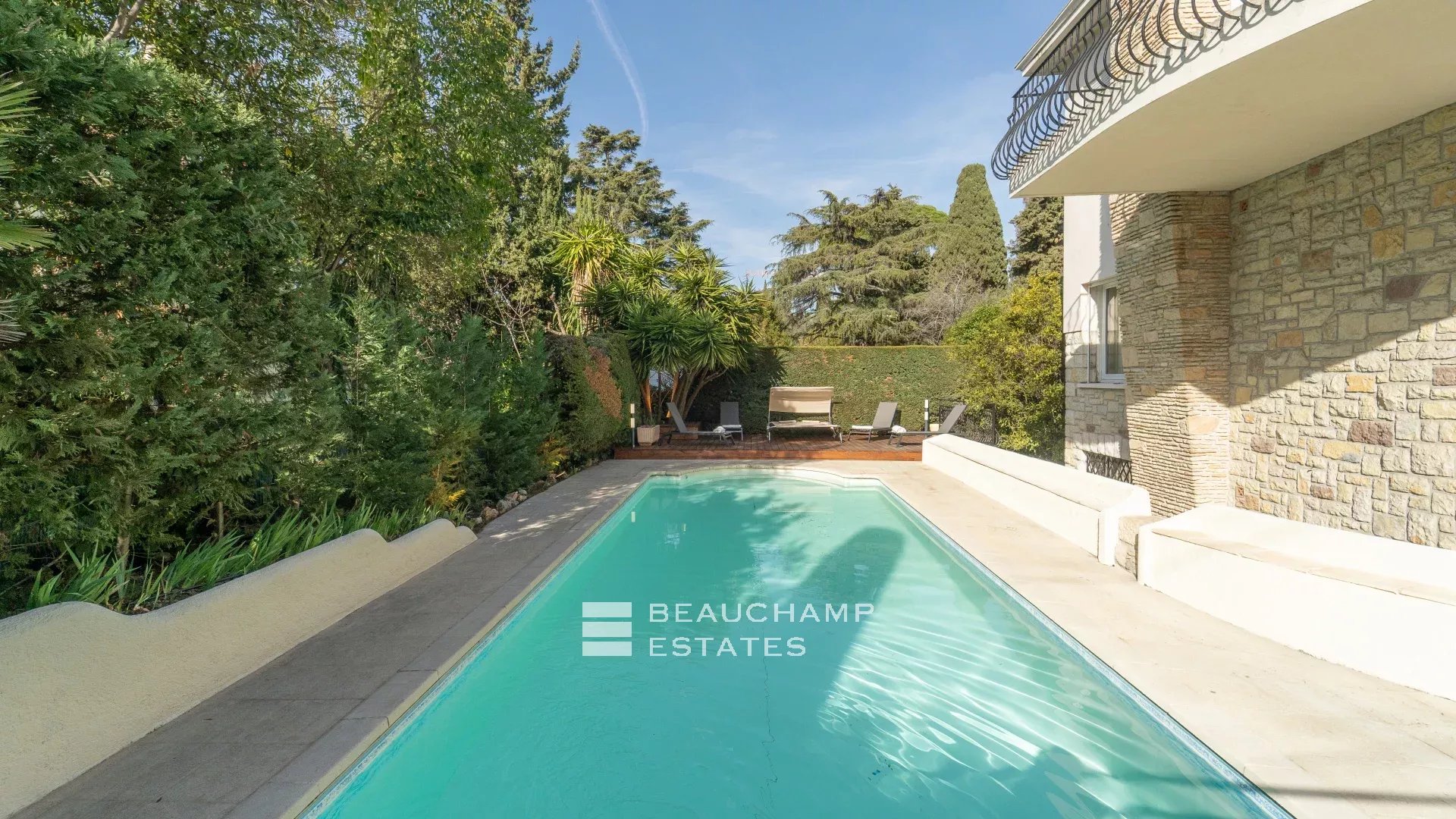 Lovely renovated 5-bedroom villa in the heart of Cannes Lovely renovated 5-bedroom villa in the heart of Cannes