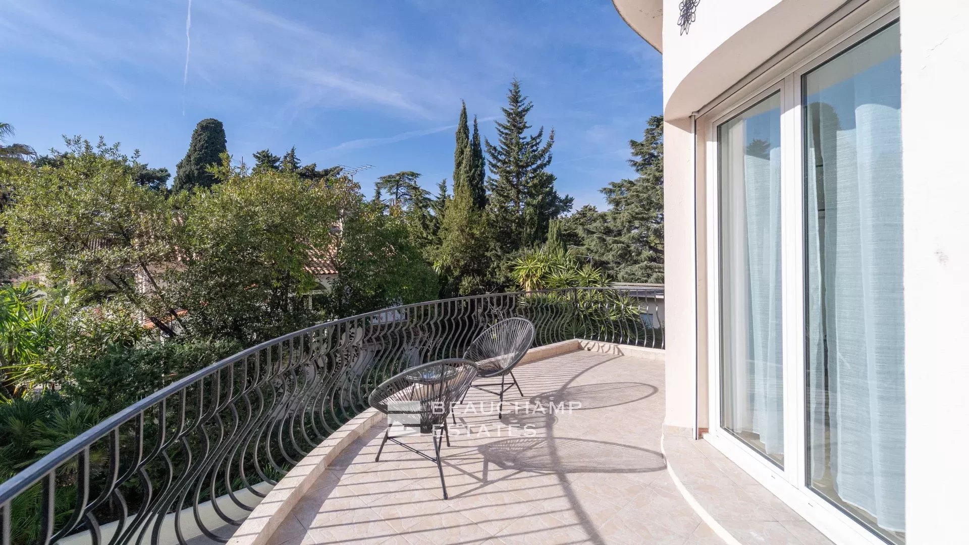 Lovely renovated 5-bedroom villa in the heart of Cannes Lovely renovated 5-bedroom villa in the heart of Cannes