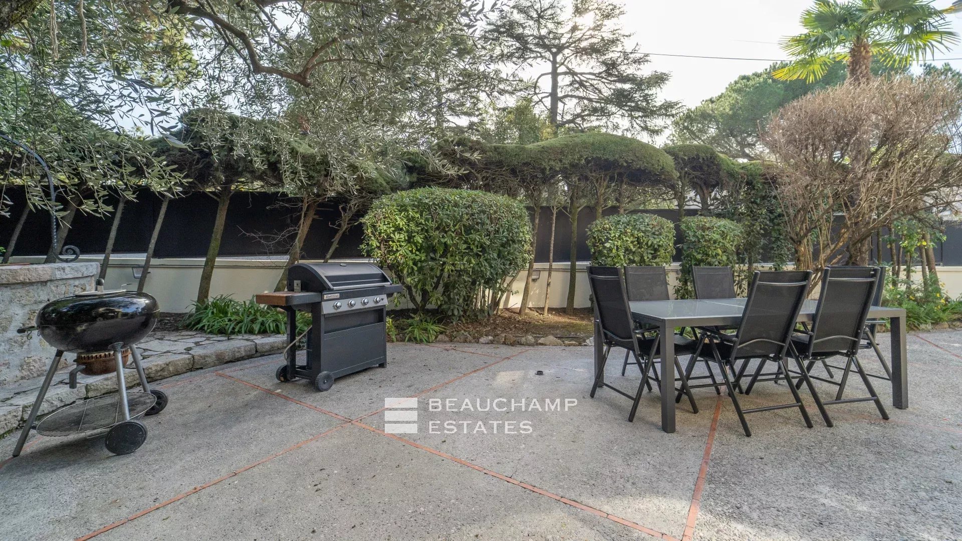 Lovely renovated 5-bedroom villa in the heart of Cannes Lovely renovated 5-bedroom villa in the heart of Cannes