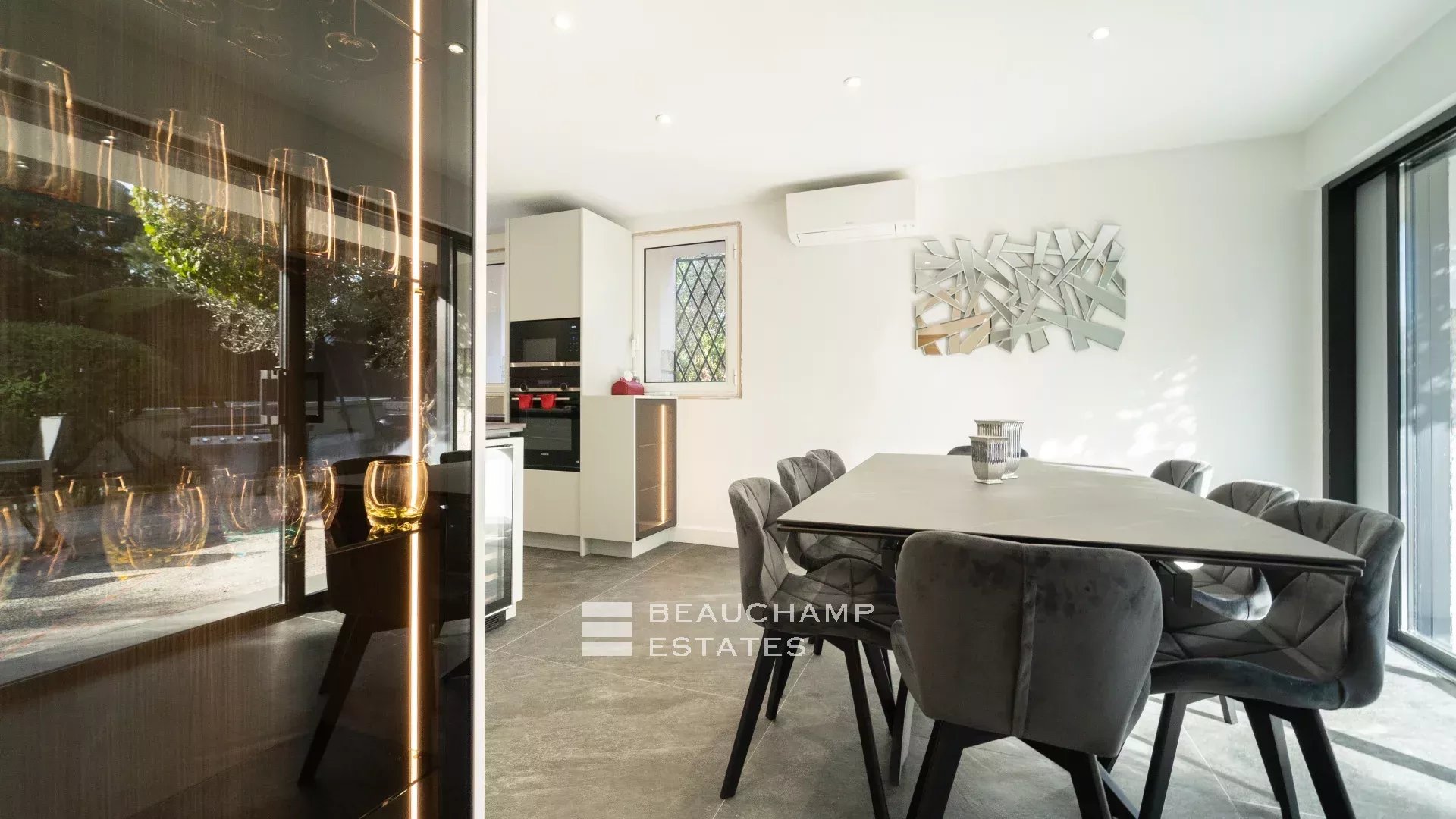 Lovely renovated 5-bedroom villa in the heart of Cannes Lovely renovated 5-bedroom villa in the heart of Cannes