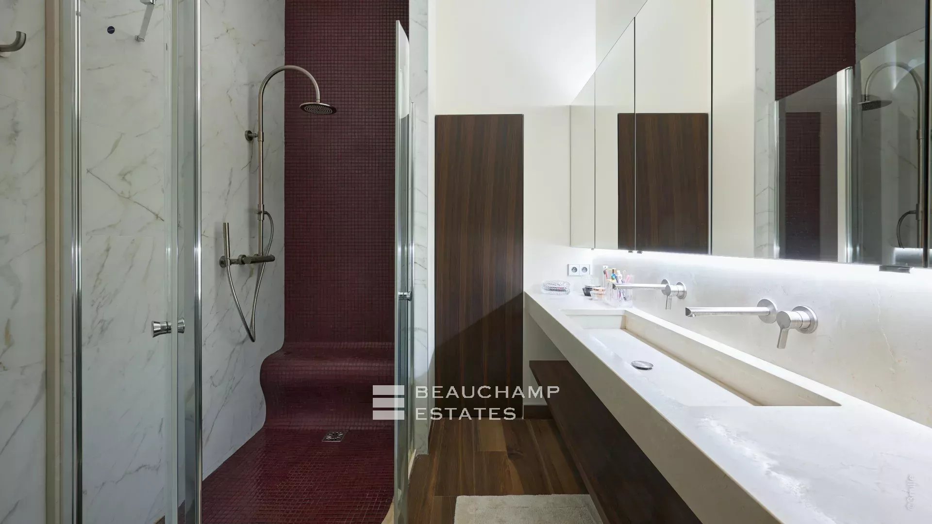 Luxueux Appartement 2 chambres, rénové et vue mer Luxurious 2 bedroom apartment, renovated and sea view