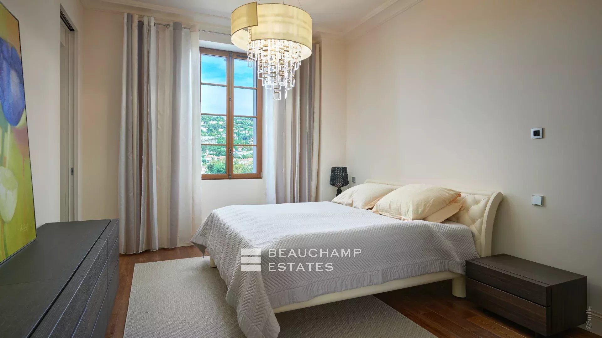 Luxueux Appartement 2 chambres, rénové et vue mer Luxurious 2 bedroom apartment, renovated and sea view