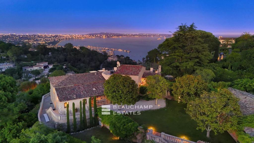 Luxurious 8 Bedroom  Villa Super Cannes Sea View