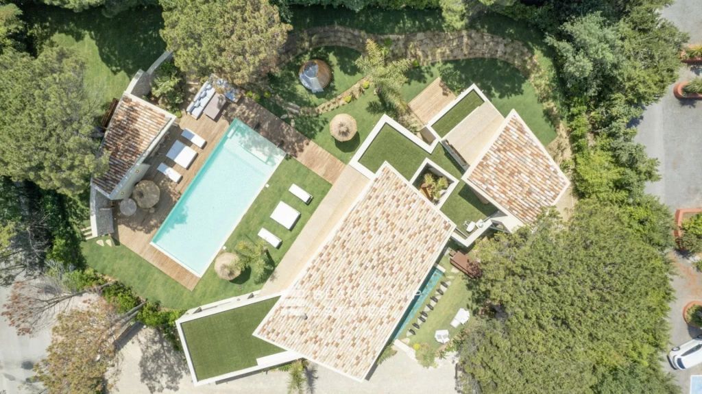 Luxurious Balinese-style villa located in Ramatuelle, just a few minutes from the beaches of Pampelonne