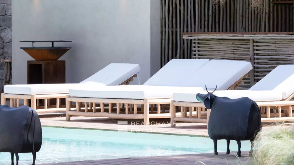 Luxurious Balinese-style villa located in Ramatuelle, just a few minutes from the beaches of Pampelonne