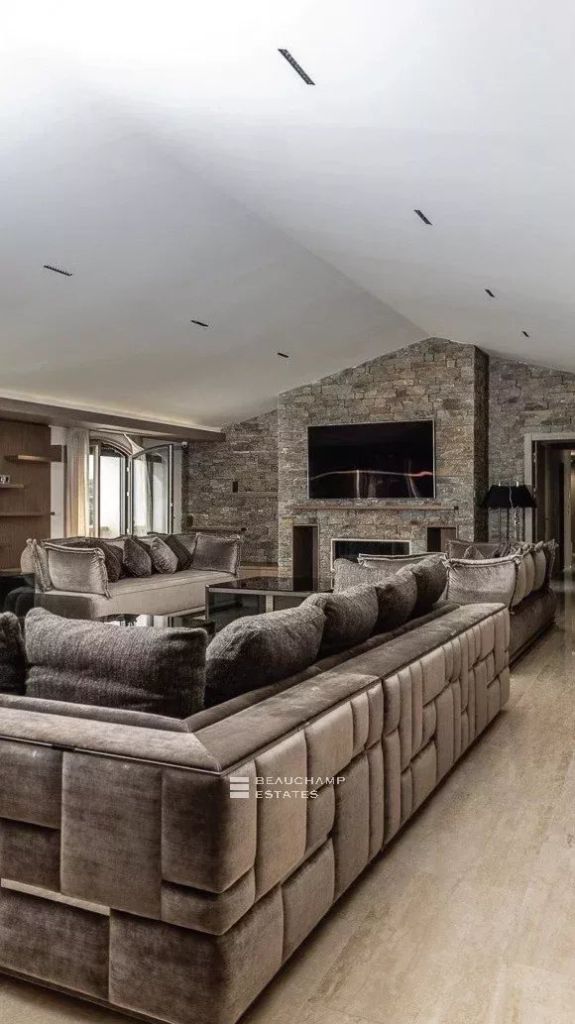 Prestigious contemporary property within a private gated estate, enjoying sweeping panoramic views over Saint-Tropez