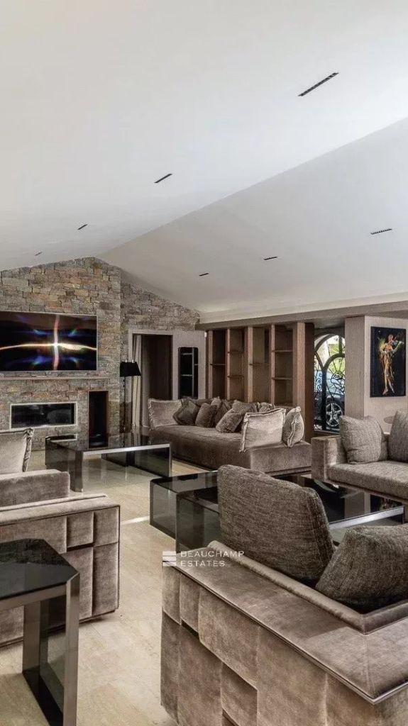 Prestigious contemporary property within a private gated estate, enjoying sweeping panoramic views over Saint-Tropez