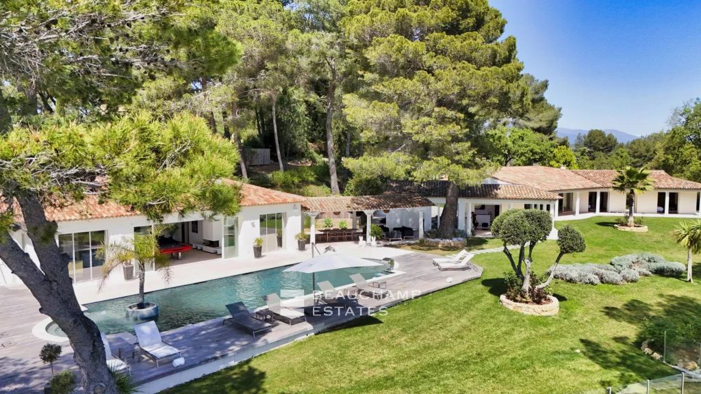 Luxury 5-Bedroom Property with Sea View, Pool, Tennis Court, Gym, and Sauna in Mougins