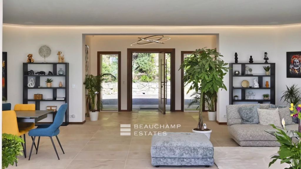 Luxury 5-Bedroom Property with Sea View, Pool, Tennis Court, Gym, and Sauna in Mougins