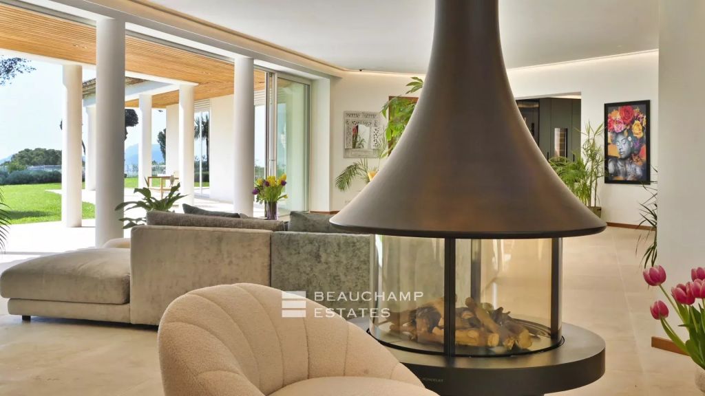 Luxury 5-Bedroom Property with Sea View, Pool, Tennis Court, Gym, and Sauna in Mougins