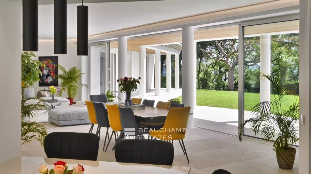 Luxury 5-Bedroom Property with Sea View, Pool, Tennis Court, Gym, and Sauna in Mougins