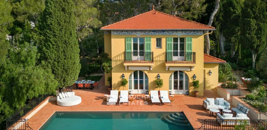 Luxury classic villa at Saint-Jean-Cap-Ferrat
