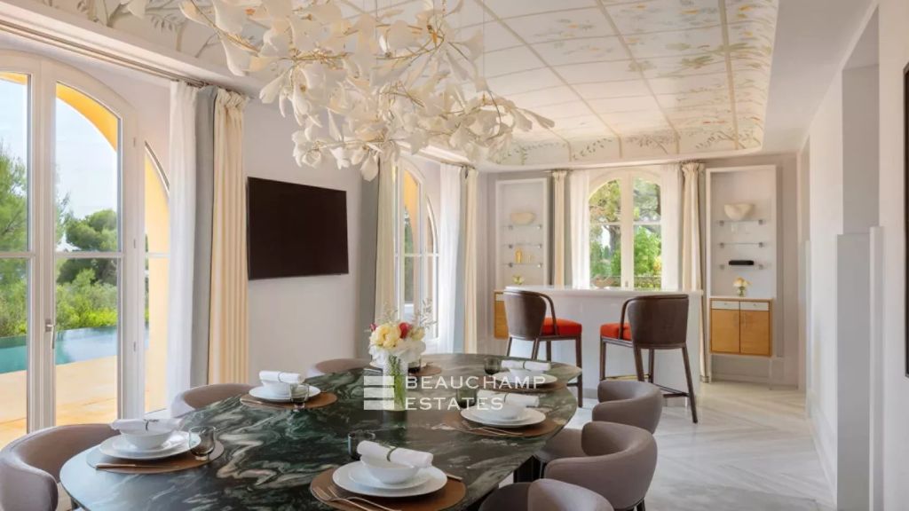 Luxury classic villa at Saint-Jean-Cap-Ferrat