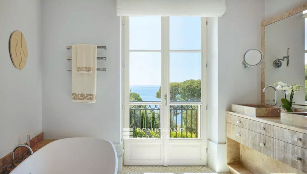 Luxury classic villa at Saint-Jean-Cap-Ferrat