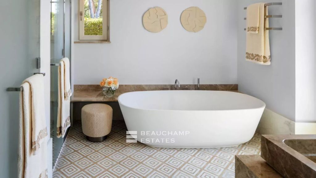 Luxury classic villa at Saint-Jean-Cap-Ferrat