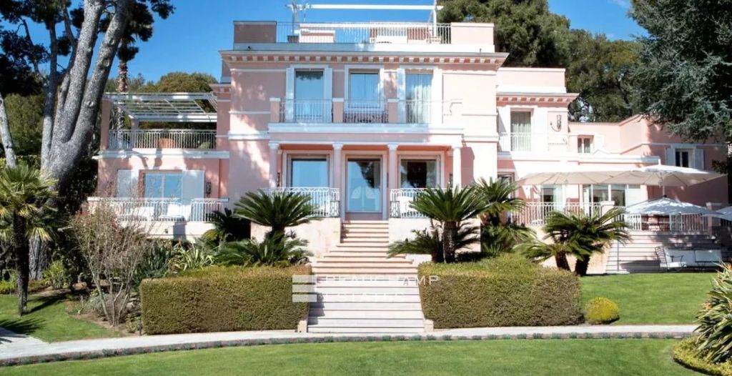 Luxury elegant villa with 6 rooms