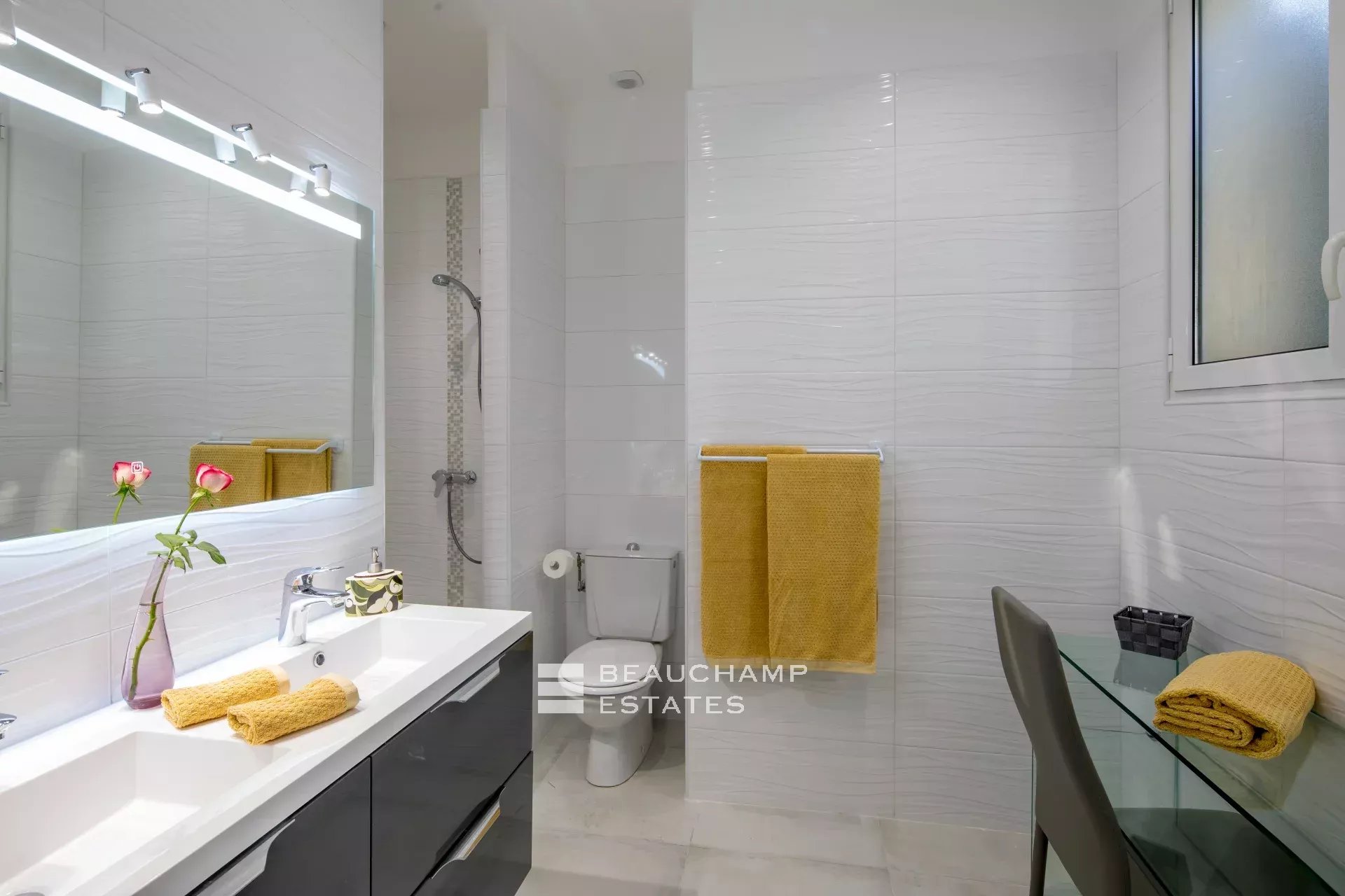 Luxueuse villa moderne de 5 chambres à Eze Luxury modern villa with 5 bedrooms in Eze