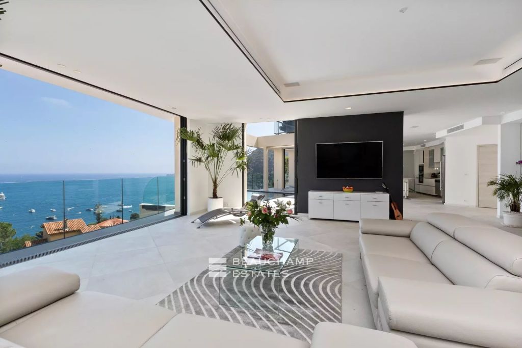 Luxury modern villa with 5 bedrooms in Eze