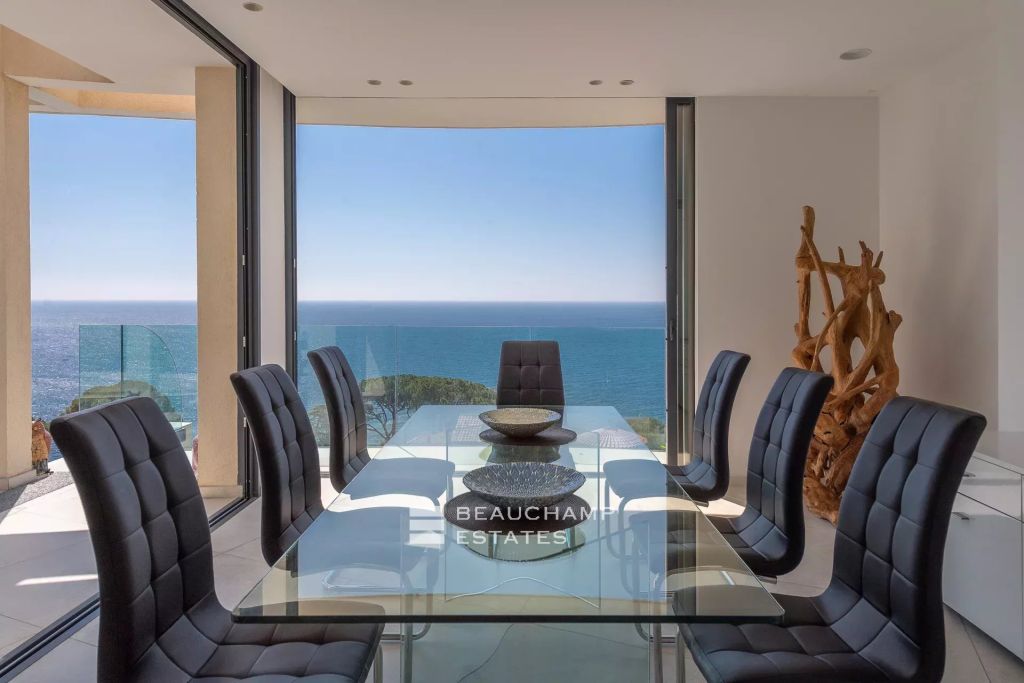 Luxury modern villa with 5 bedrooms in Eze