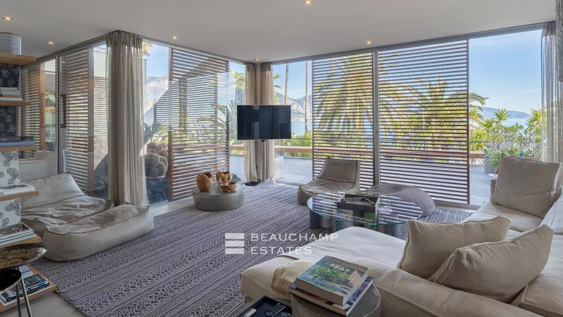 Luxury modern villa with 5 bedrooms in Roquebrune-Cap-Martin Luxury modern villa with 5 bedrooms in Roquebrune-Cap-Martin