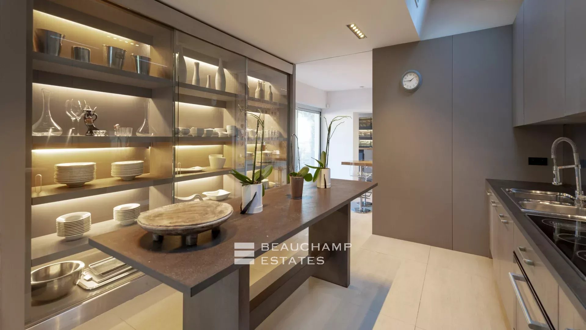 Luxury modern villa with 5 bedrooms in Roquebrune-Cap-Martin Luxury modern villa with 5 bedrooms in Roquebrune-Cap-Martin