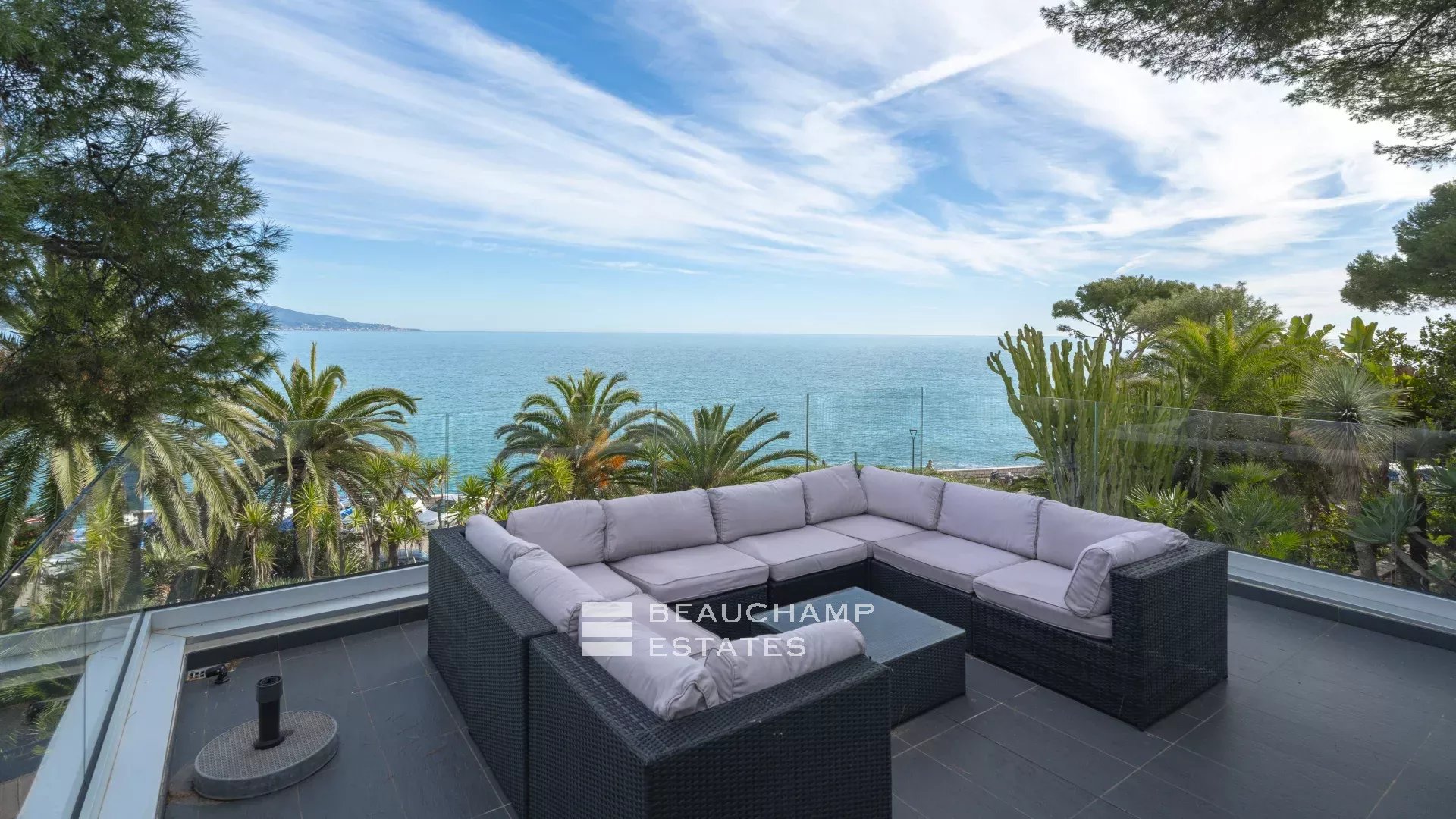 Luxury modern villa with 5 bedrooms in Roquebrune-Cap-Martin Luxury modern villa with 5 bedrooms in Roquebrune-Cap-Martin
