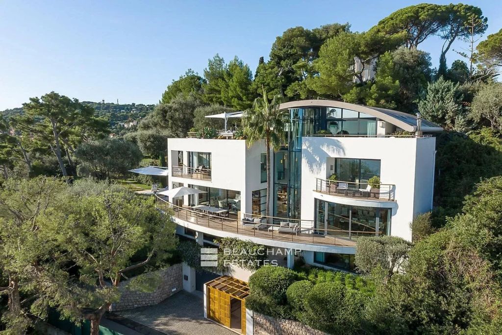 Luxury modern villa with 5 bedrooms in St Jean Cap Ferrat