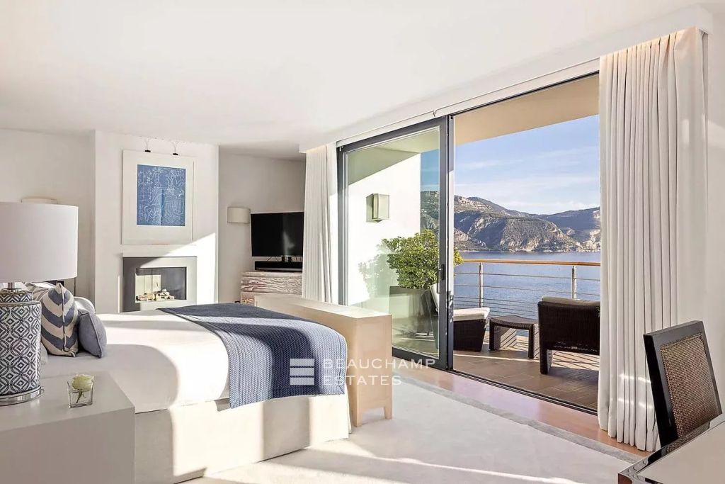 Luxury modern villa with 5 bedrooms in St Jean Cap Ferrat