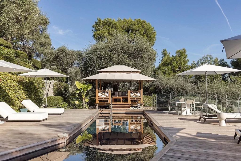 Luxury modern villa with 5 bedrooms in St Jean Cap Ferrat