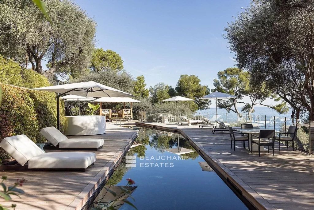 Luxury modern villa with 5 bedrooms in St Jean Cap Ferrat