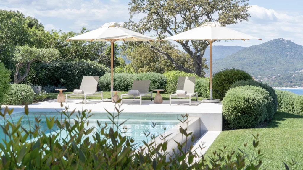 Luxury modern villa with panoramic sea view over Saint-Tropez
