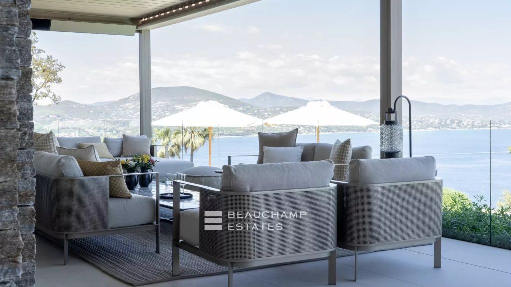 Luxury modern villa with panoramic sea view over Saint-Tropez