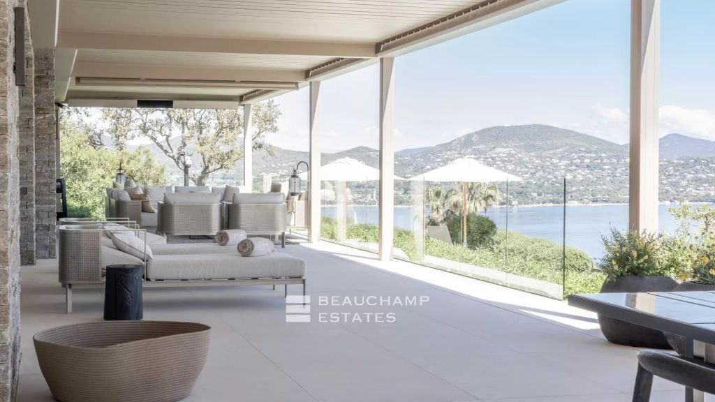 Luxury modern villa with panoramic sea view over Saint-Tropez