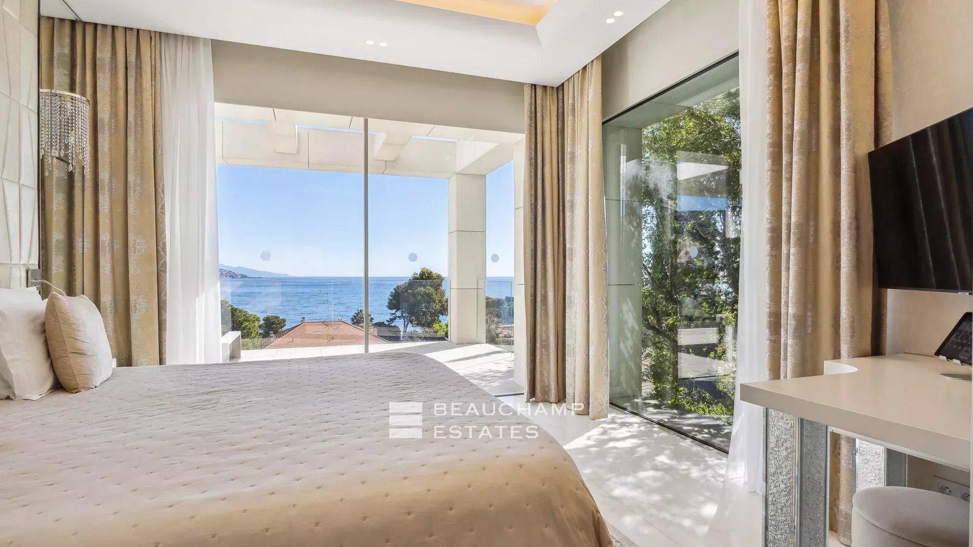 Luxury Waterfront Villa in Saint-Jean-Cap-Ferrat Luxury Waterfront Villa in Saint-Jean-Cap-Ferrat