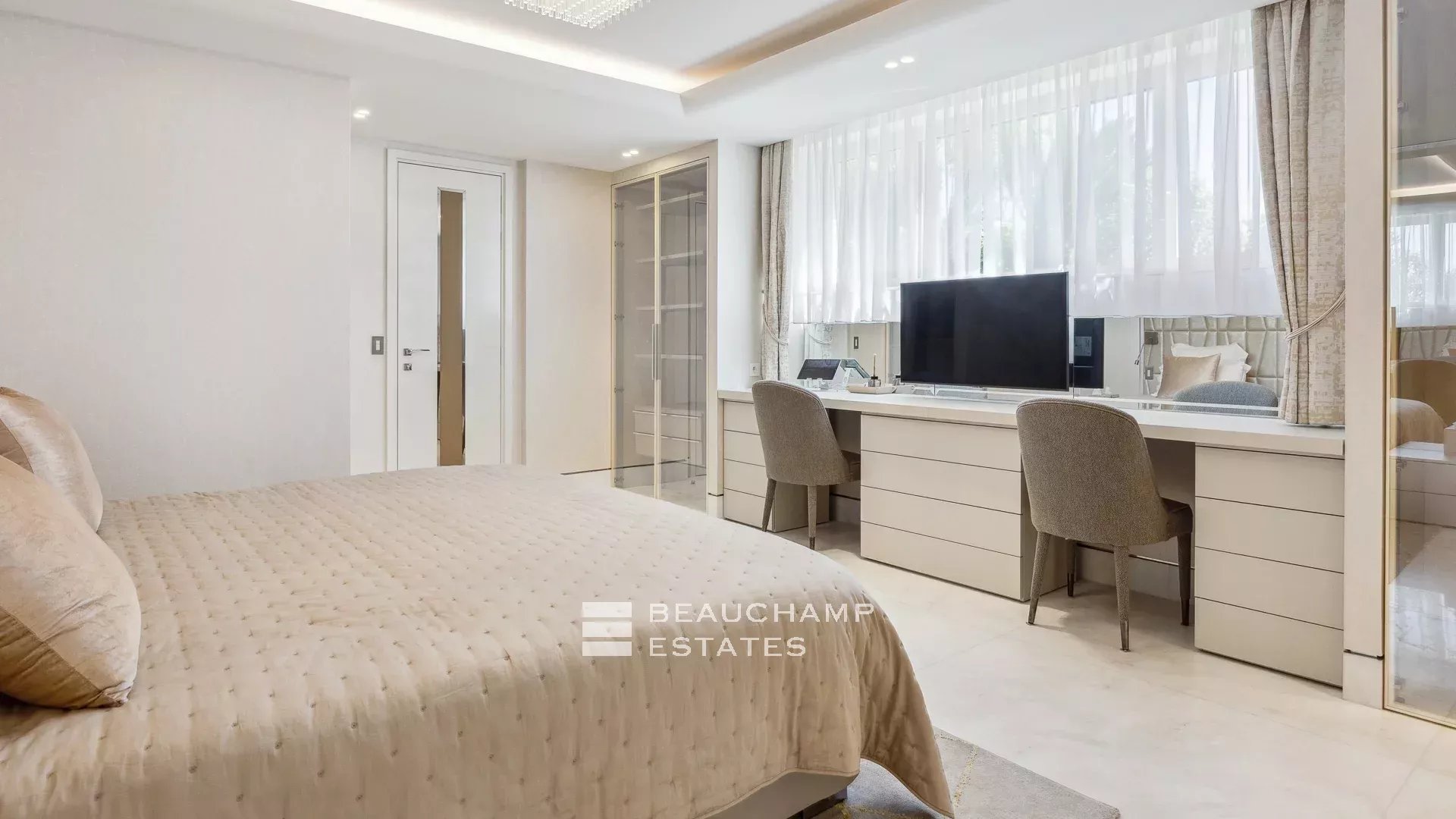 Luxury Waterfront Villa in Saint-Jean-Cap-Ferrat Luxury Waterfront Villa in Saint-Jean-Cap-Ferrat