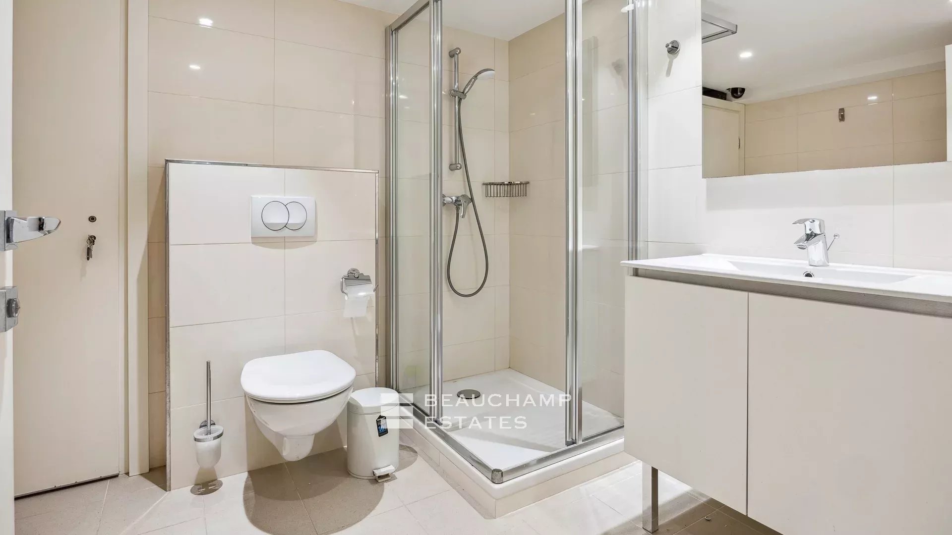 Luxury Waterfront Villa in Saint-Jean-Cap-Ferrat Luxury Waterfront Villa in Saint-Jean-Cap-Ferrat