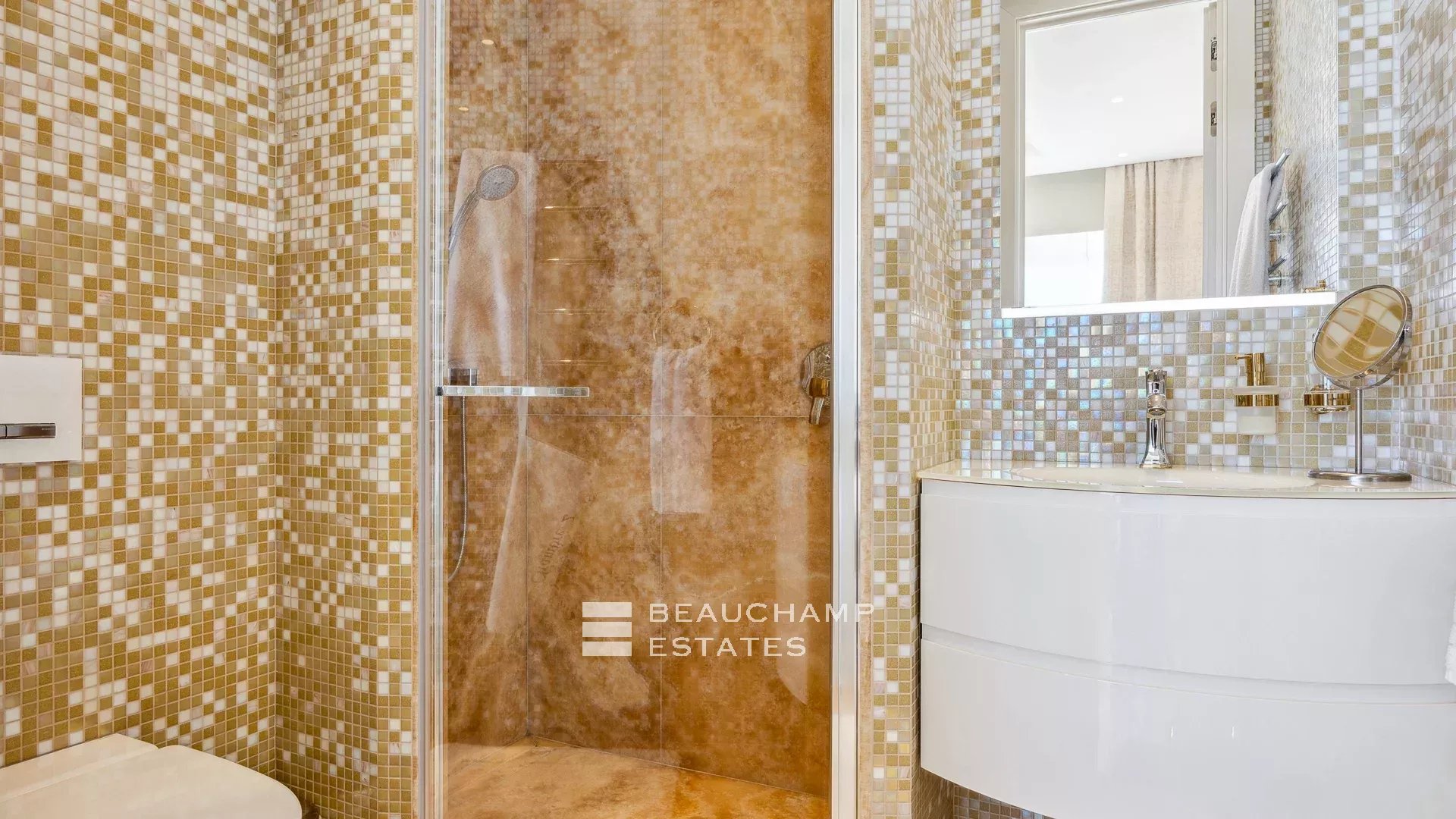 Luxury Waterfront Villa in Saint-Jean-Cap-Ferrat Luxury Waterfront Villa in Saint-Jean-Cap-Ferrat