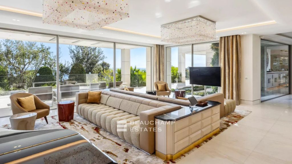 Luxury Waterfront Villa in Saint-Jean-Cap-Ferrat
