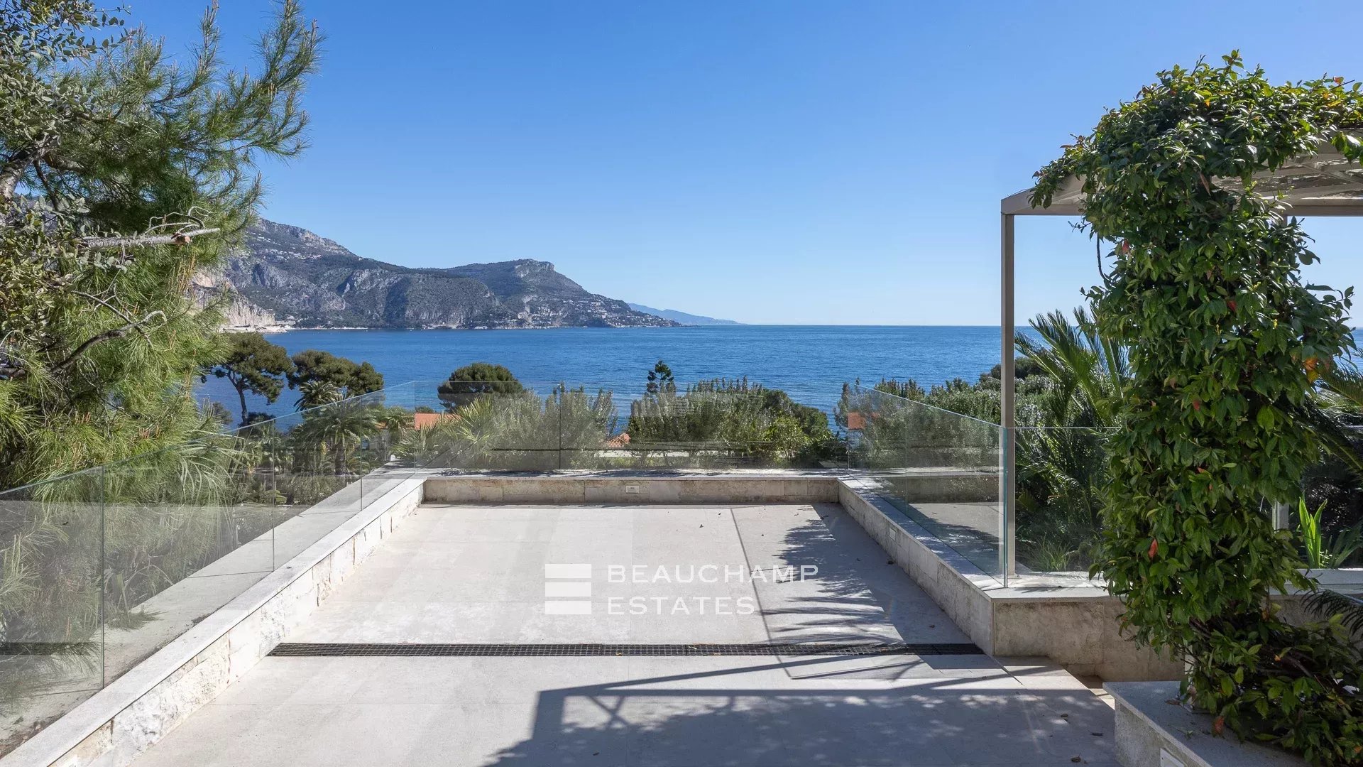 Luxury Waterfront Villa in Saint-Jean-Cap-Ferrat Luxury Waterfront Villa in Saint-Jean-Cap-Ferrat