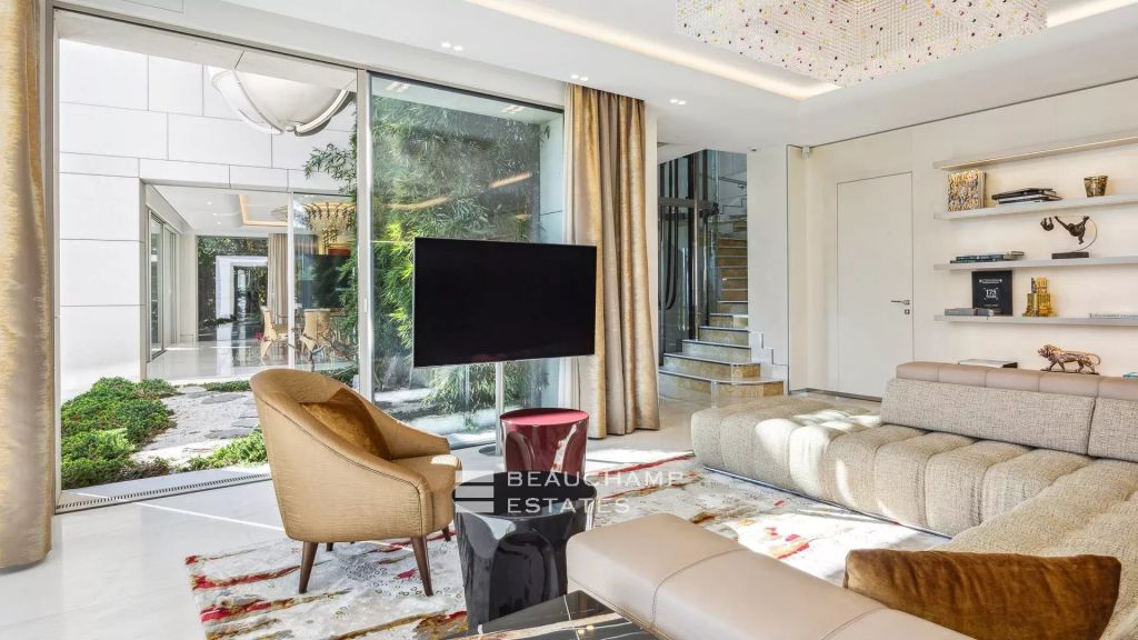 Luxury Waterfront Villa in Saint-Jean-Cap-Ferrat