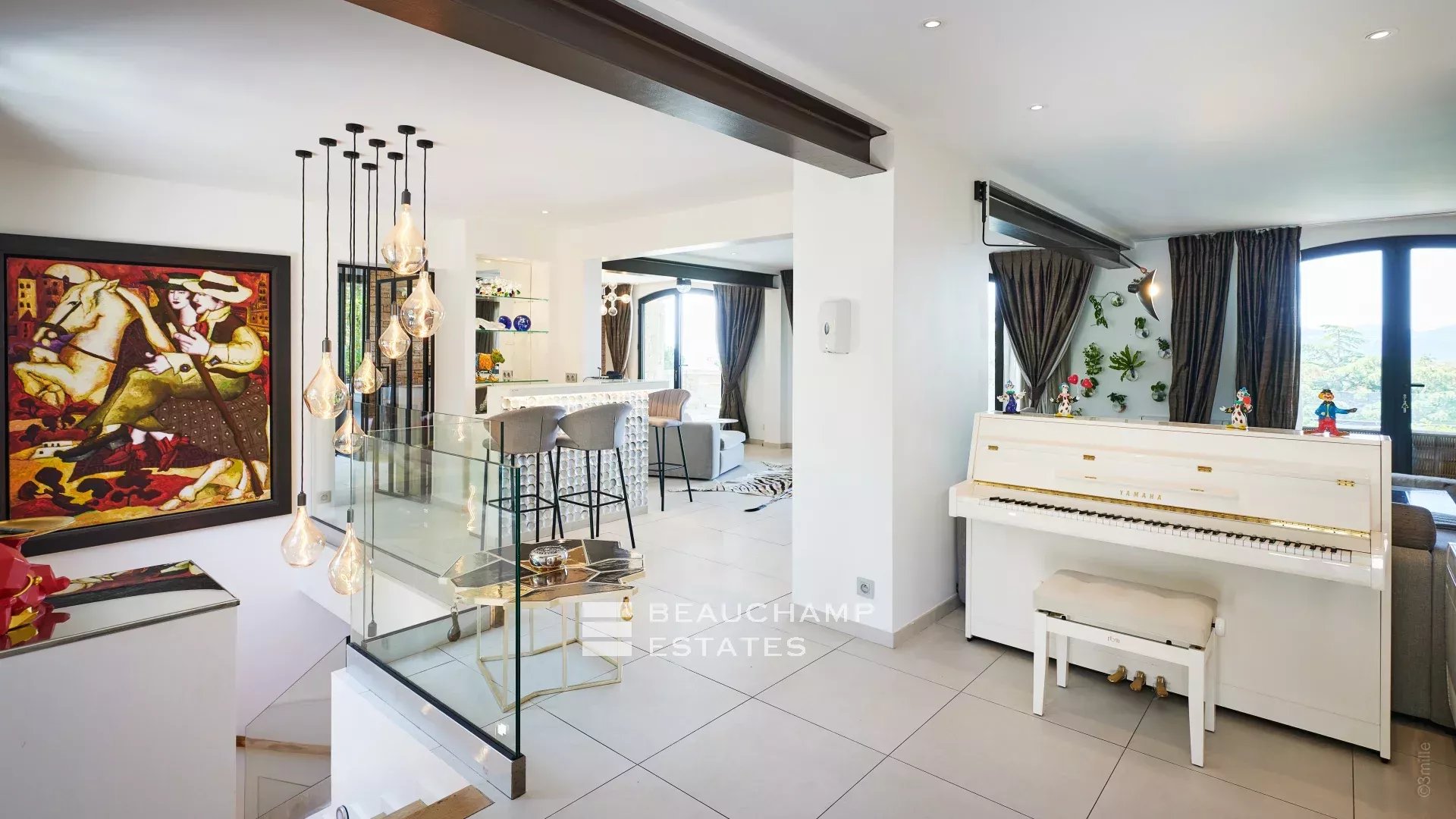 Magnfique villa en pierre de 4 chambres sur les hauteurs de Cannes avec vue mer Magnificent 4-bedroom stone villa on the heights of Cannes with sea view
