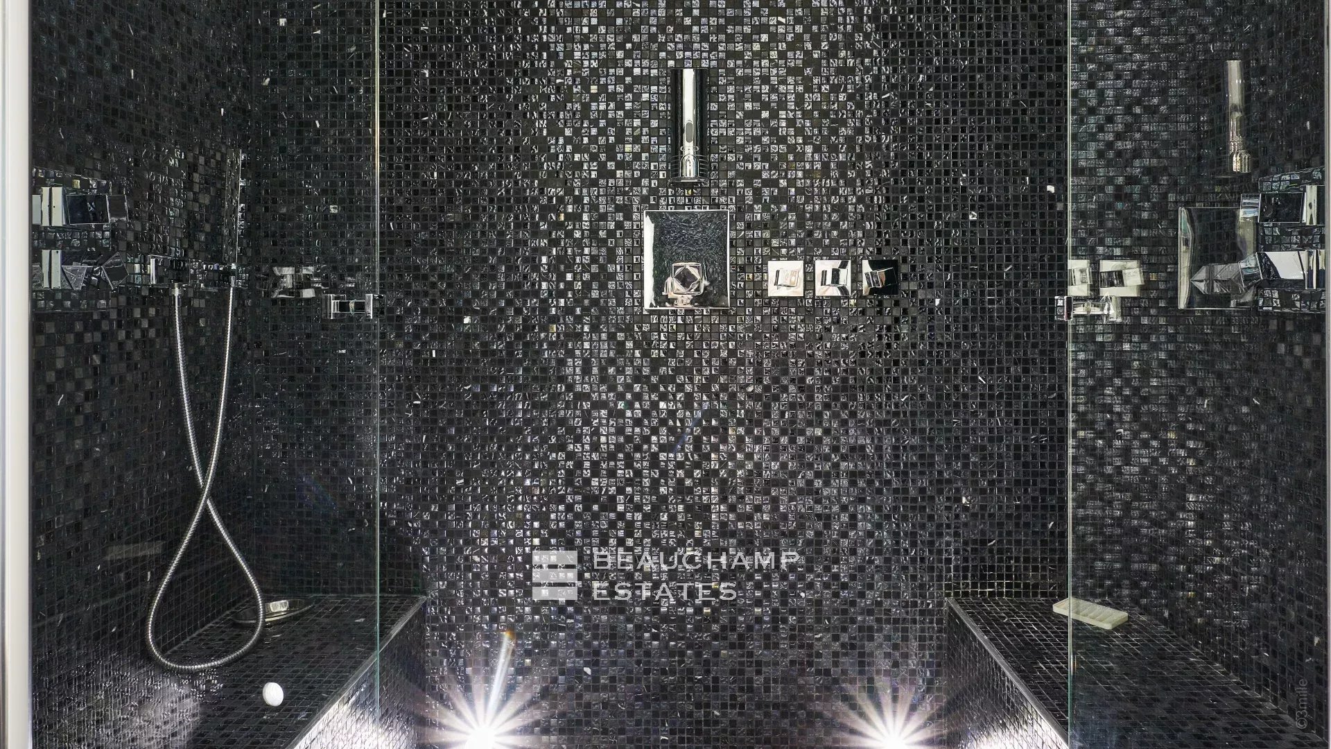 Magnfique villa en pierre de 4 chambres sur les hauteurs de Cannes avec vue mer Magnificent 4-bedroom stone villa on the heights of Cannes with sea view