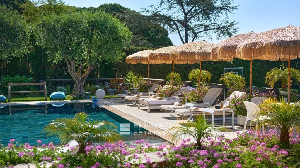 Magnificent 4-bedroom stone villa on the heights of Cannes with sea view