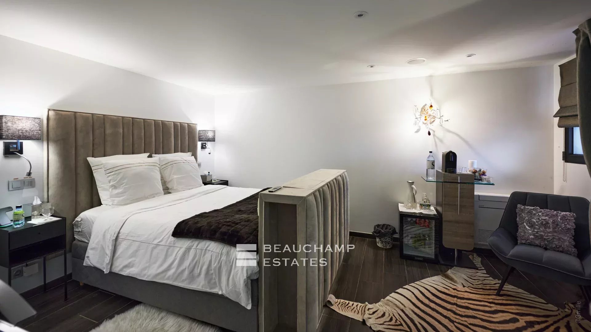 Magnfique villa en pierre de 4 chambres sur les hauteurs de Cannes avec vue mer Magnificent 4-bedroom stone villa on the heights of Cannes with sea view