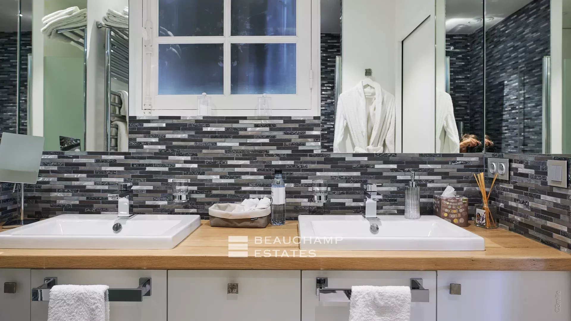 Magnfique villa en pierre de 4 chambres sur les hauteurs de Cannes avec vue mer Magnificent 4-bedroom stone villa on the heights of Cannes with sea view