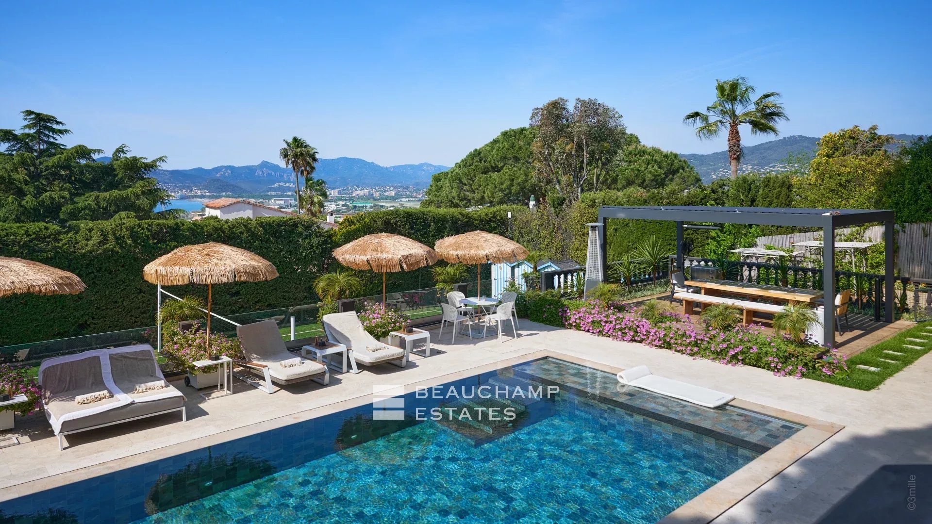 Magnfique villa en pierre de 4 chambres sur les hauteurs de Cannes avec vue mer Magnificent 4-bedroom stone villa on the heights of Cannes with sea view