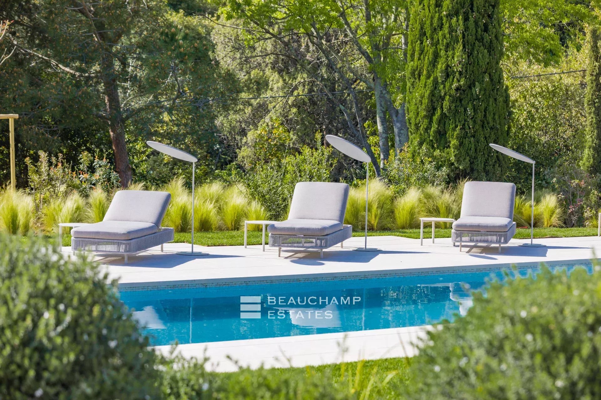 Magnifique villa contemporaine de 7 chambres dans la Californie Magnificent contemporary 7-bedroom villa in Californie