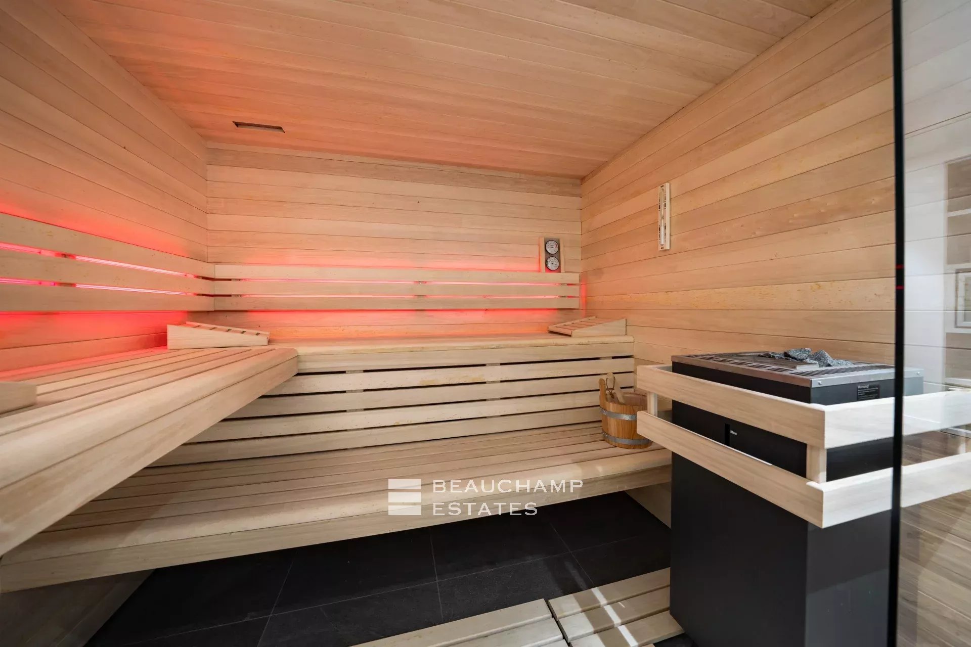 Magnifique villa contemporaine de 7 chambres dans la Californie Magnificent contemporary 7-bedroom villa in Californie